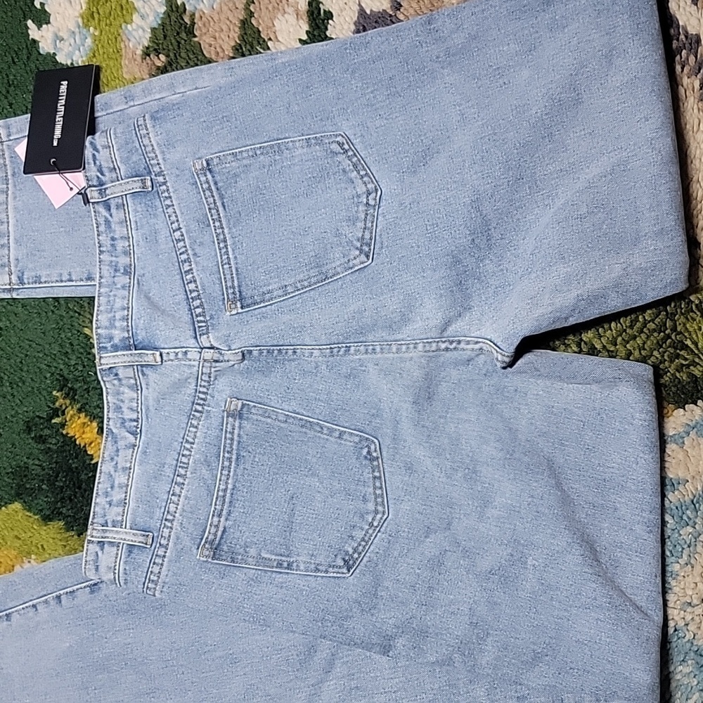 Pretty Little Thing Light Wash Asymmetrical Waistband  Denim NWTs - Picture 7 of 10
